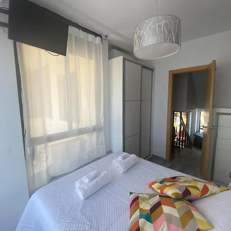 Moderno En Primera Línea De Playa. Benalmádena