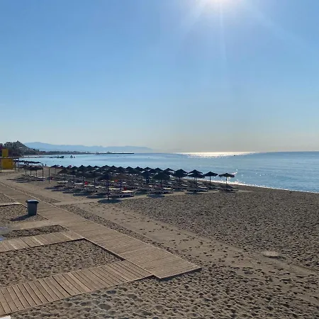 Moderno En Primera Línea De Playa. Apartamento