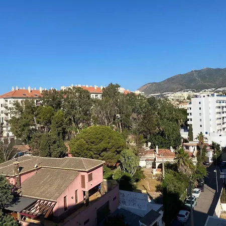 Moderno En Primera Línea De Playa. Benalmádena